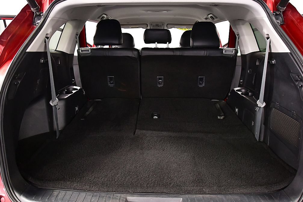 Used 2022 Toyota Highlander LE FWD image 27