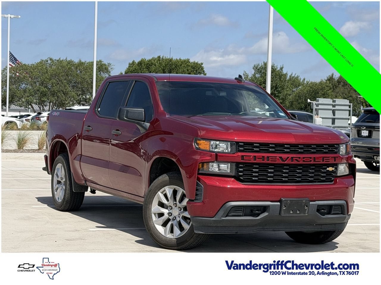 Used 2019 Chevrolet Silverado 1500 Custom w/ Custom Value Package AWD/4WD image 2