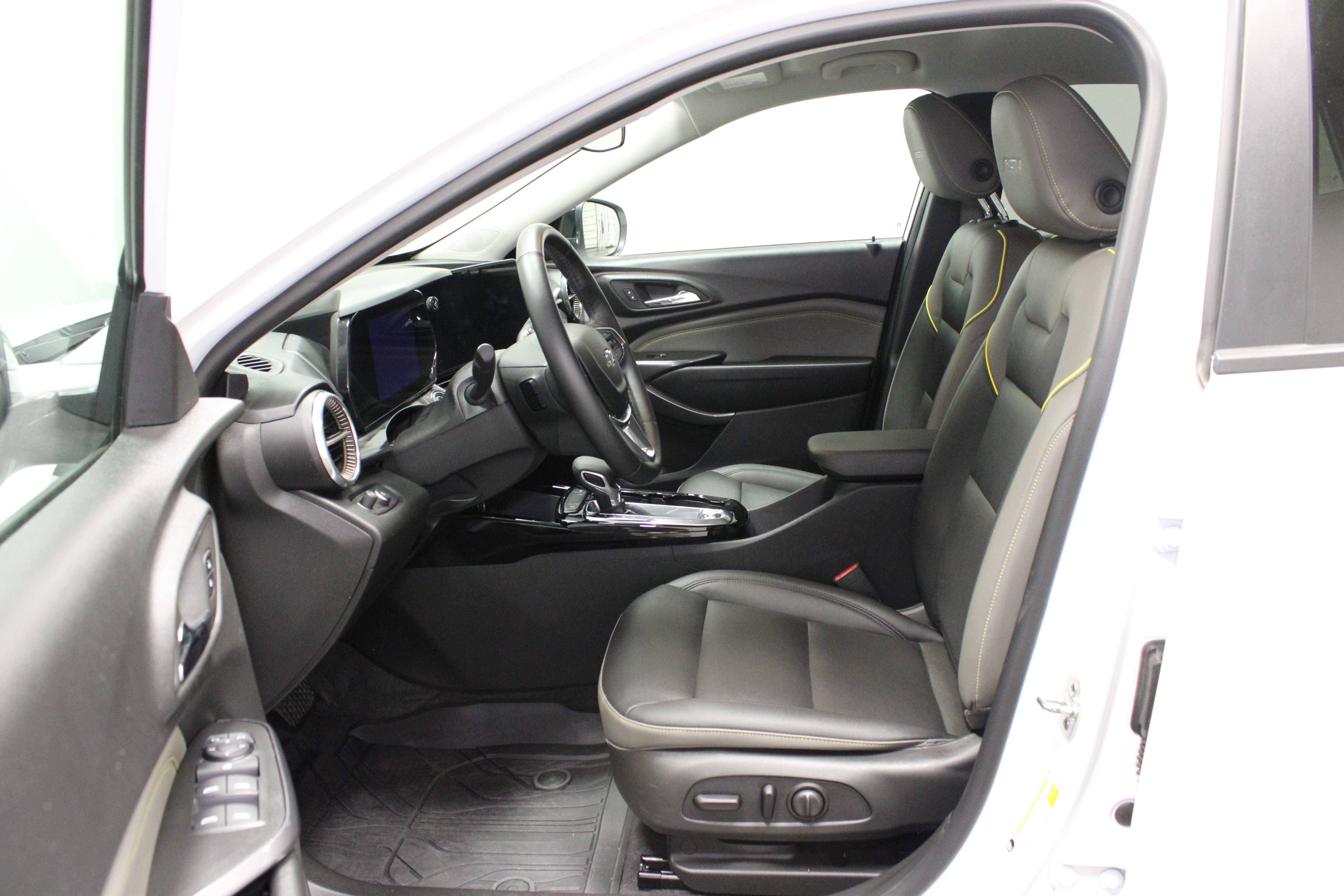 Used 2025 Chevrolet Trax ACTIV w/ Driver Confidence Package FWD image 16