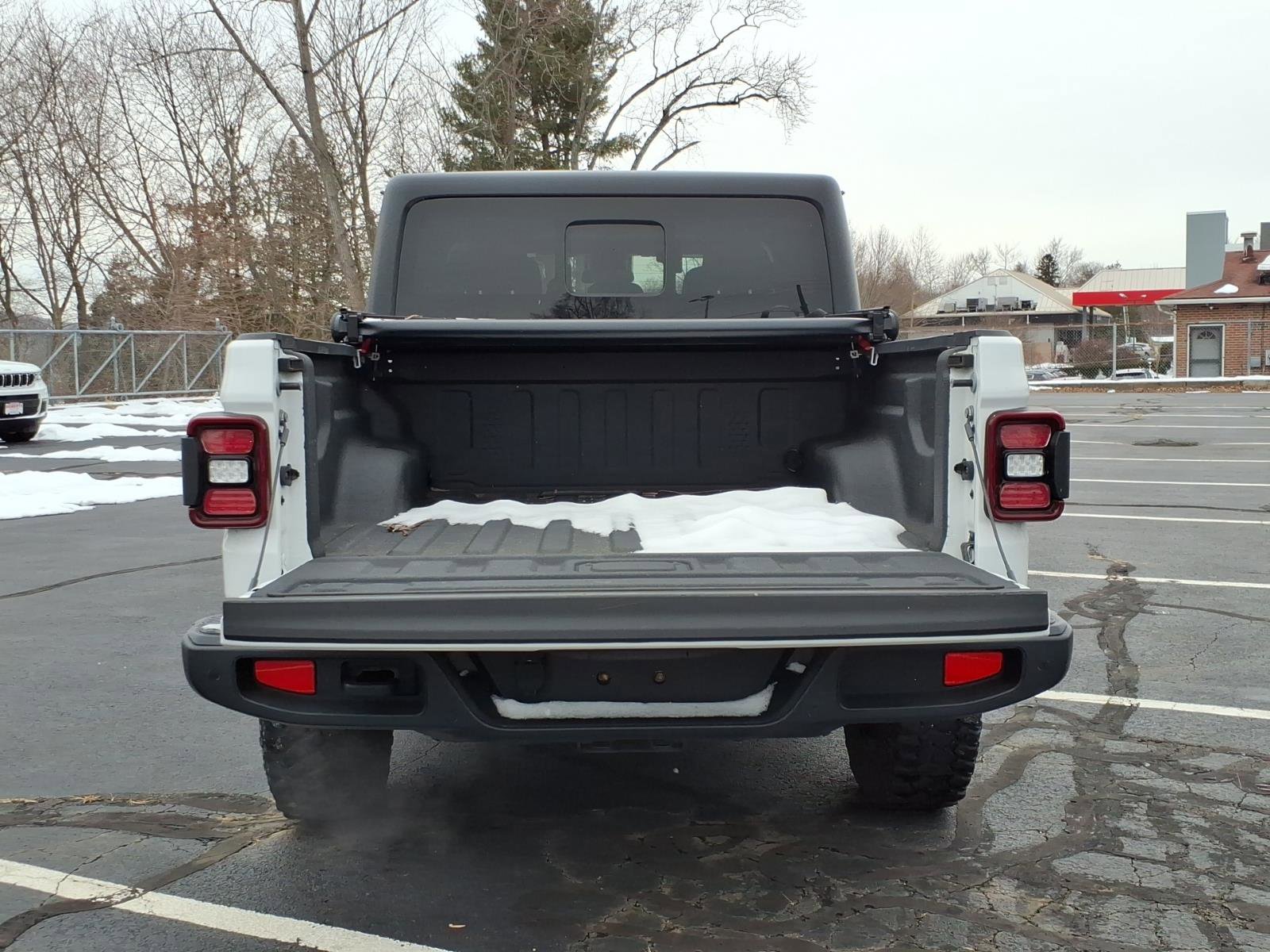 Certified 2022 Jeep Gladiator Willys image 10