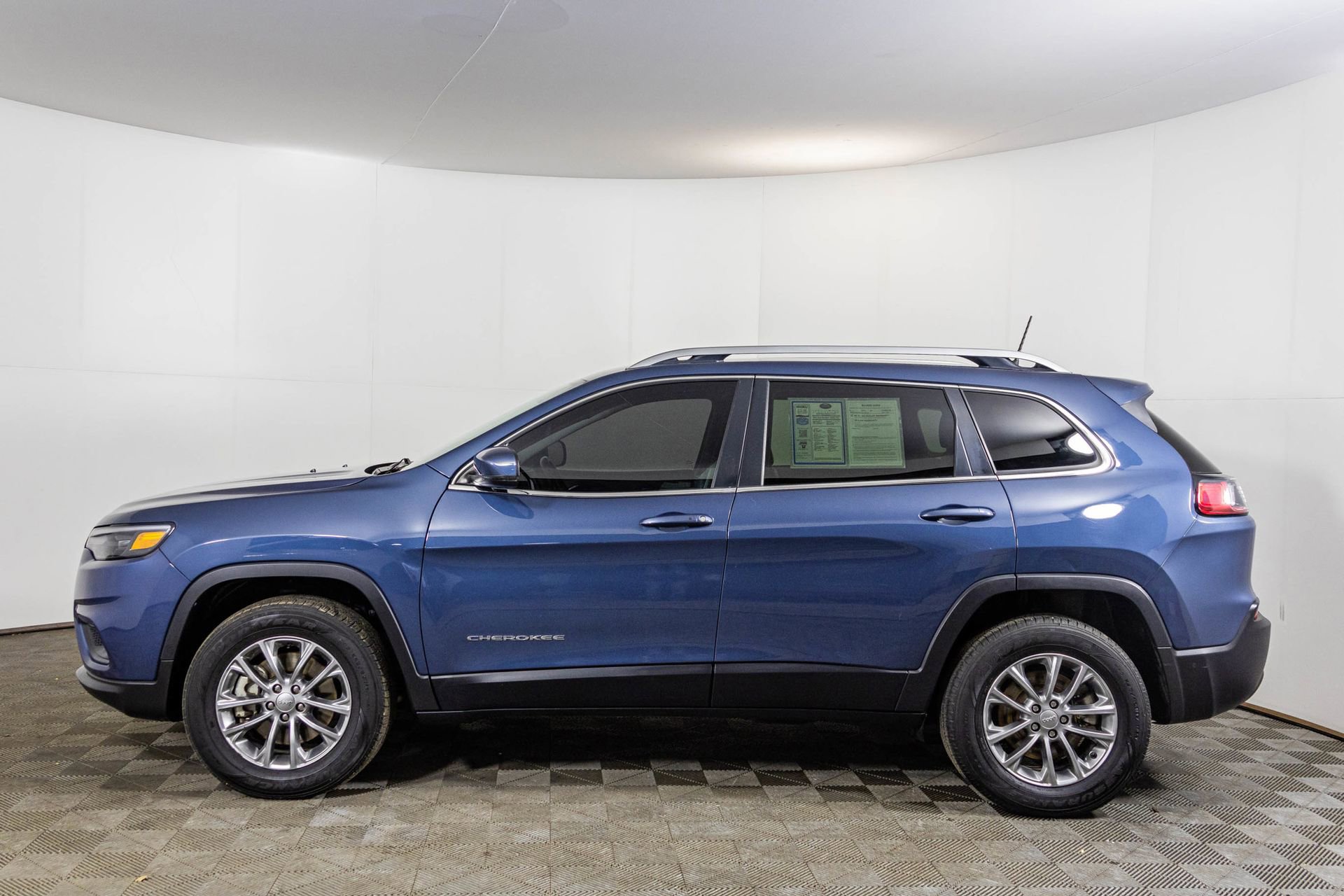 Used 2021 Jeep Cherokee Latitude Plus image 19