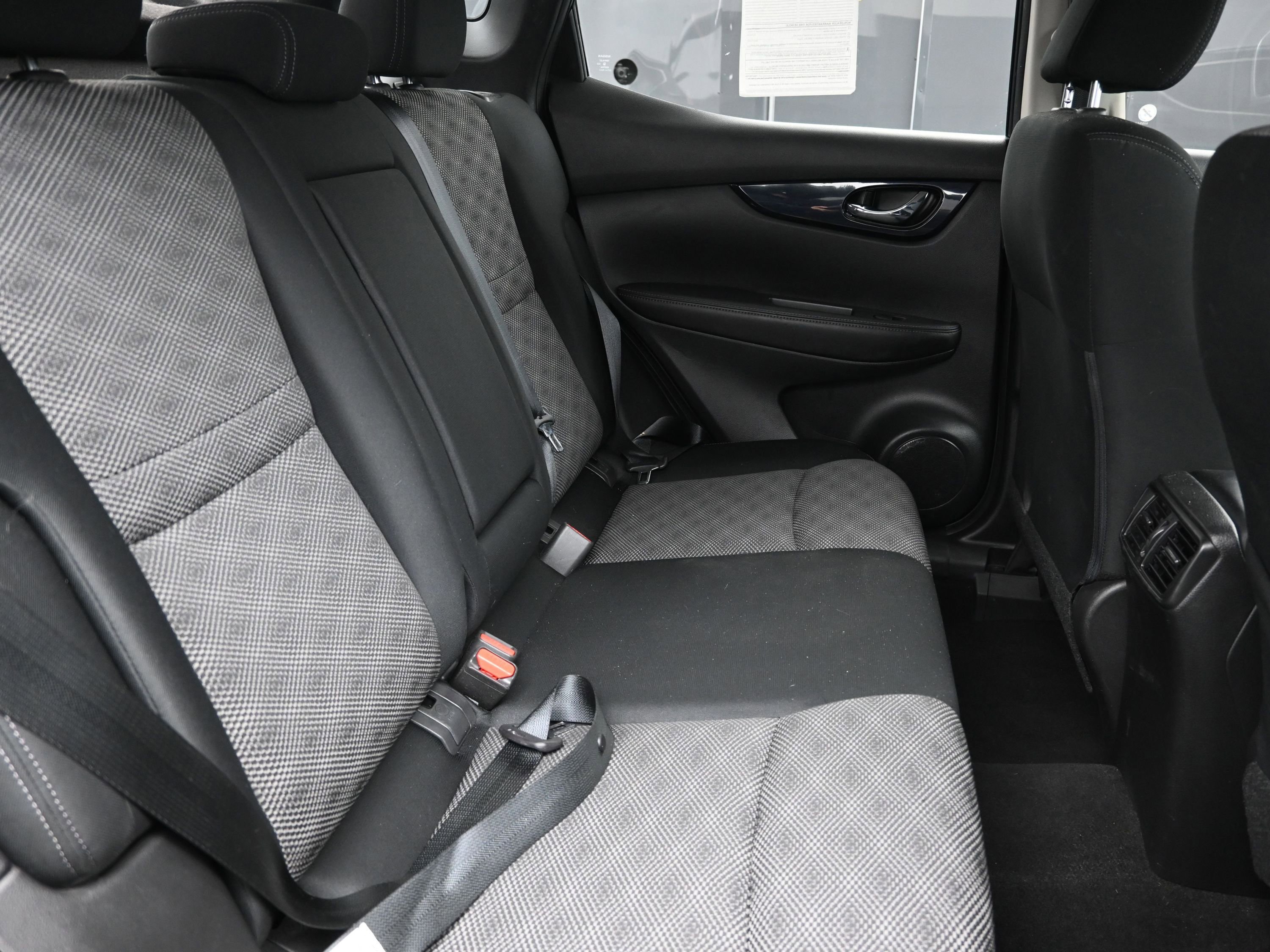 Used 2020 Nissan Rogue Sport SV image 25