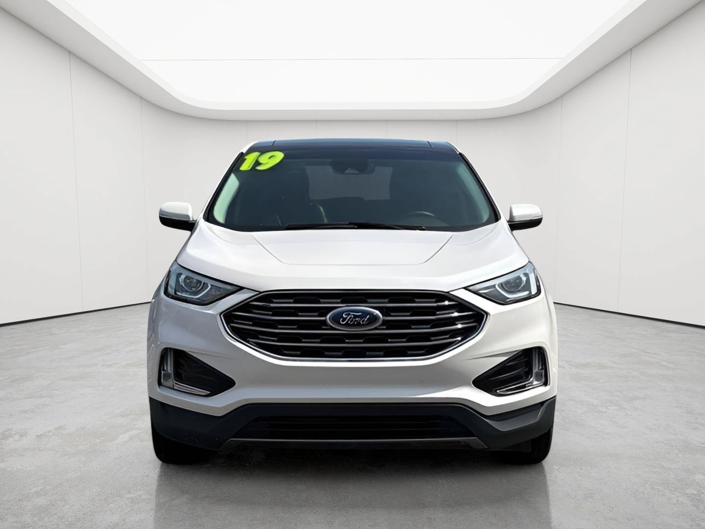 Used 2019 Ford Edge Titanium w/ Cold Weather Package AWD/4WD image 2