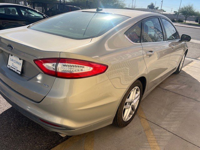 Used 2015 Ford Fusion SE image 4
