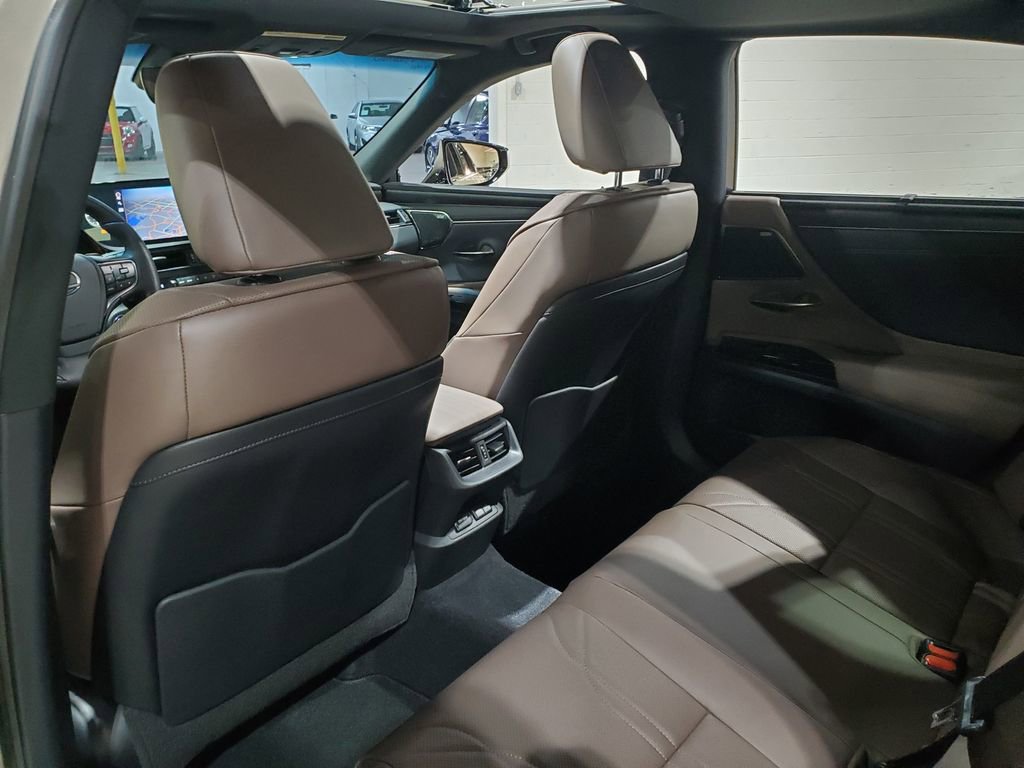 Used 2022 Lexus ES 300h Ultra Luxury w/ Accessory Package 2 image 26