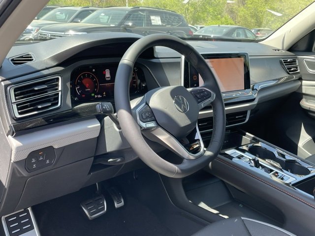 New 2025 Volkswagen Atlas Peak Edition SE image 9