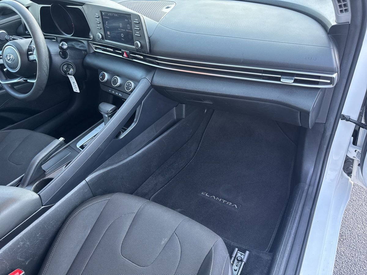 Used 2023 Hyundai Elantra SE image 45