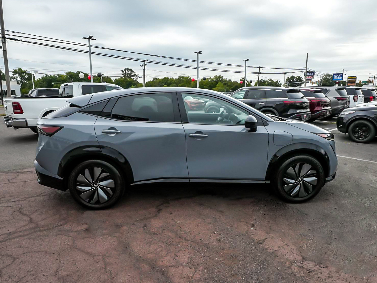 Used 2025 Nissan Ariya AWD image 7
