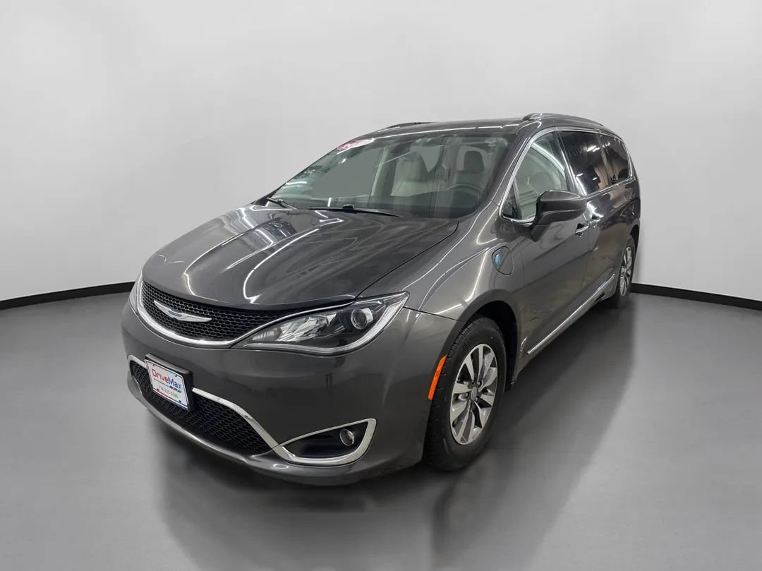 Used 2020 Chrysler Pacifica Touring-L FWD image 4