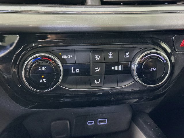 Used 2025 Chevrolet Trax LT FWD image 17