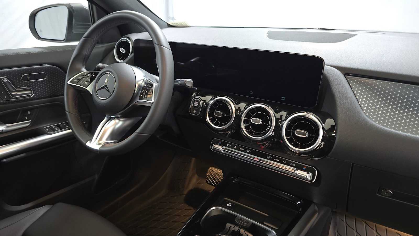 Certified 2026 Mercedes-Benz GLA 250 4MATIC image 12