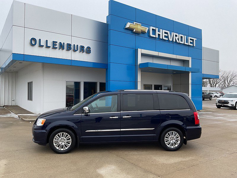 Used 2014 Chrysler Town & Country Limited w/ Luxury Group