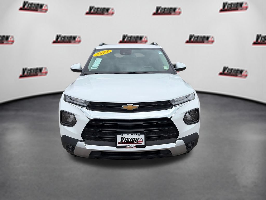 Used 2023 Chevrolet TrailBlazer LT w/ Convenience Package FWD image 2