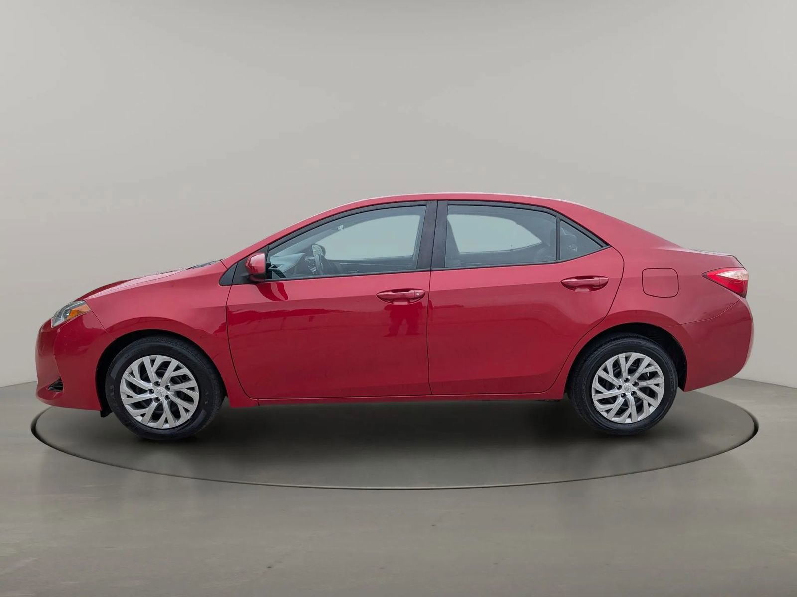 Used 2019 Toyota Corolla LE FWD image 2