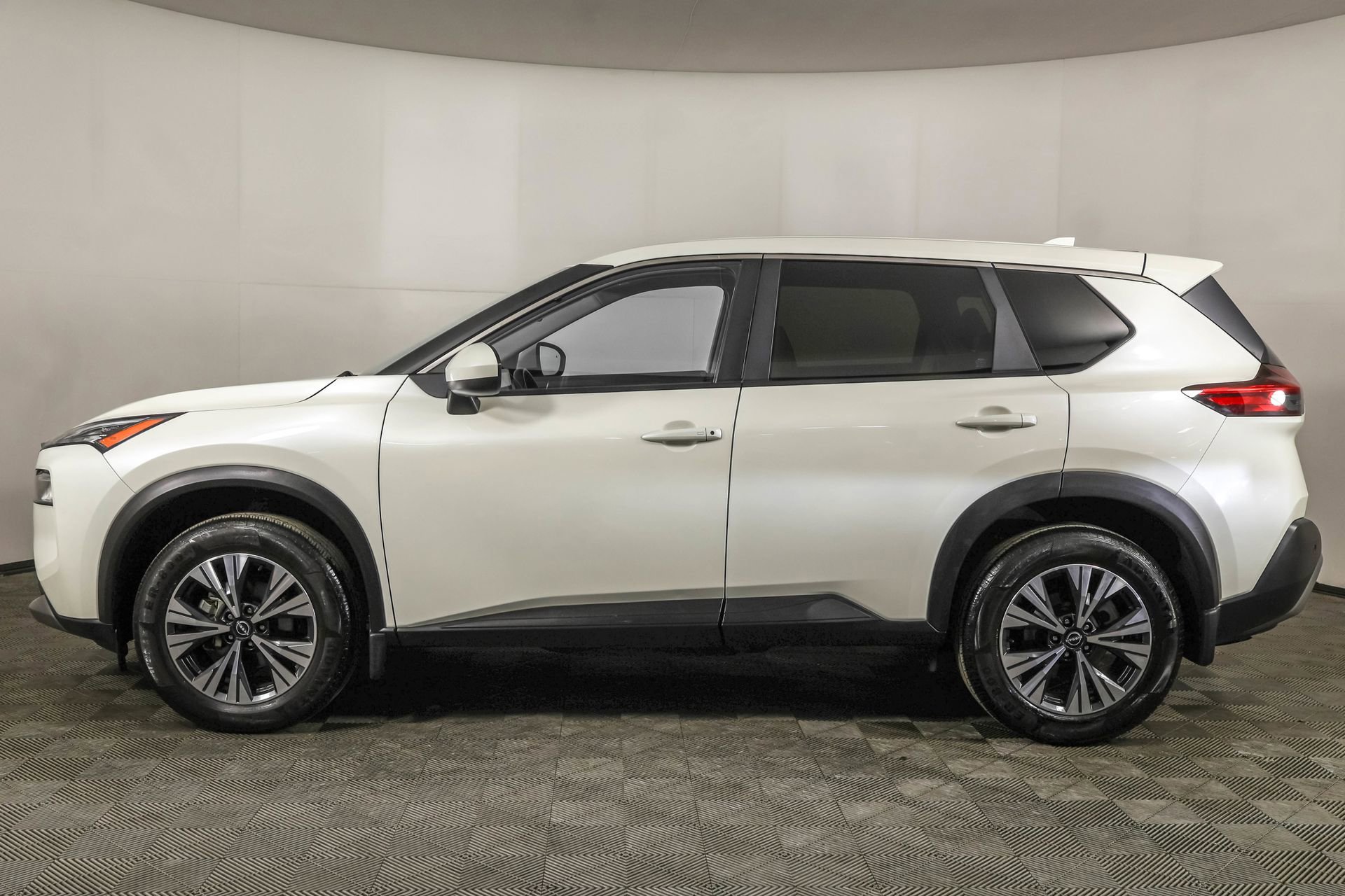 Used 2023 Nissan Rogue SV image 19