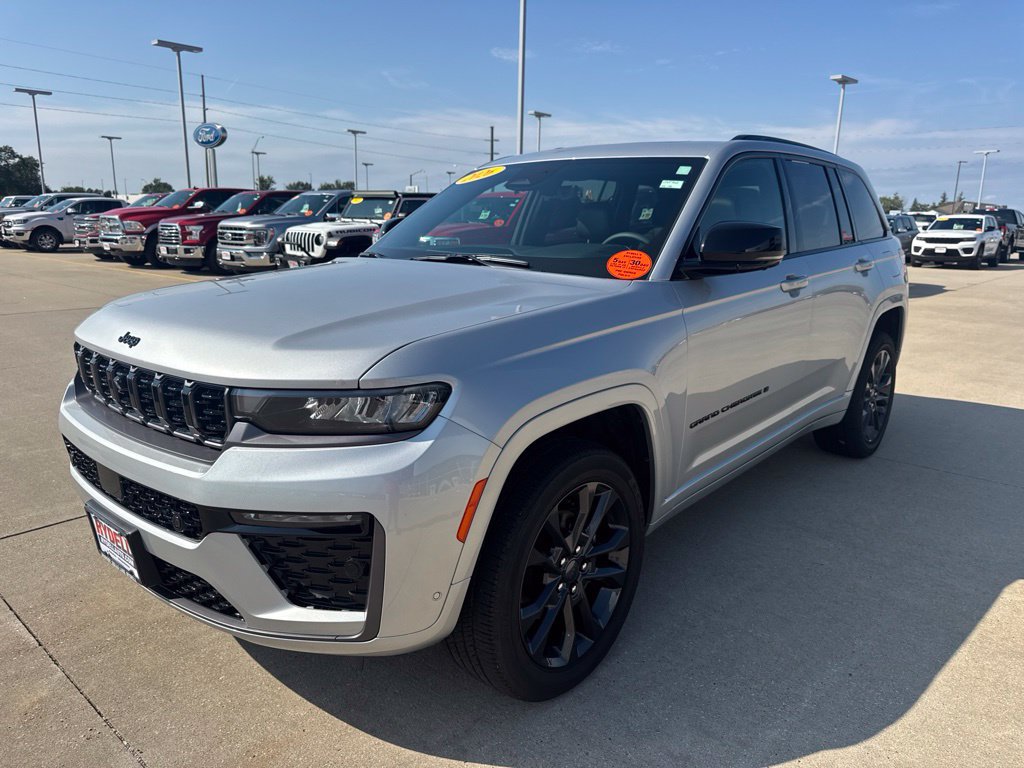 Used 2026 Jeep Grand Cherokee Limited AWD/4WD image 28