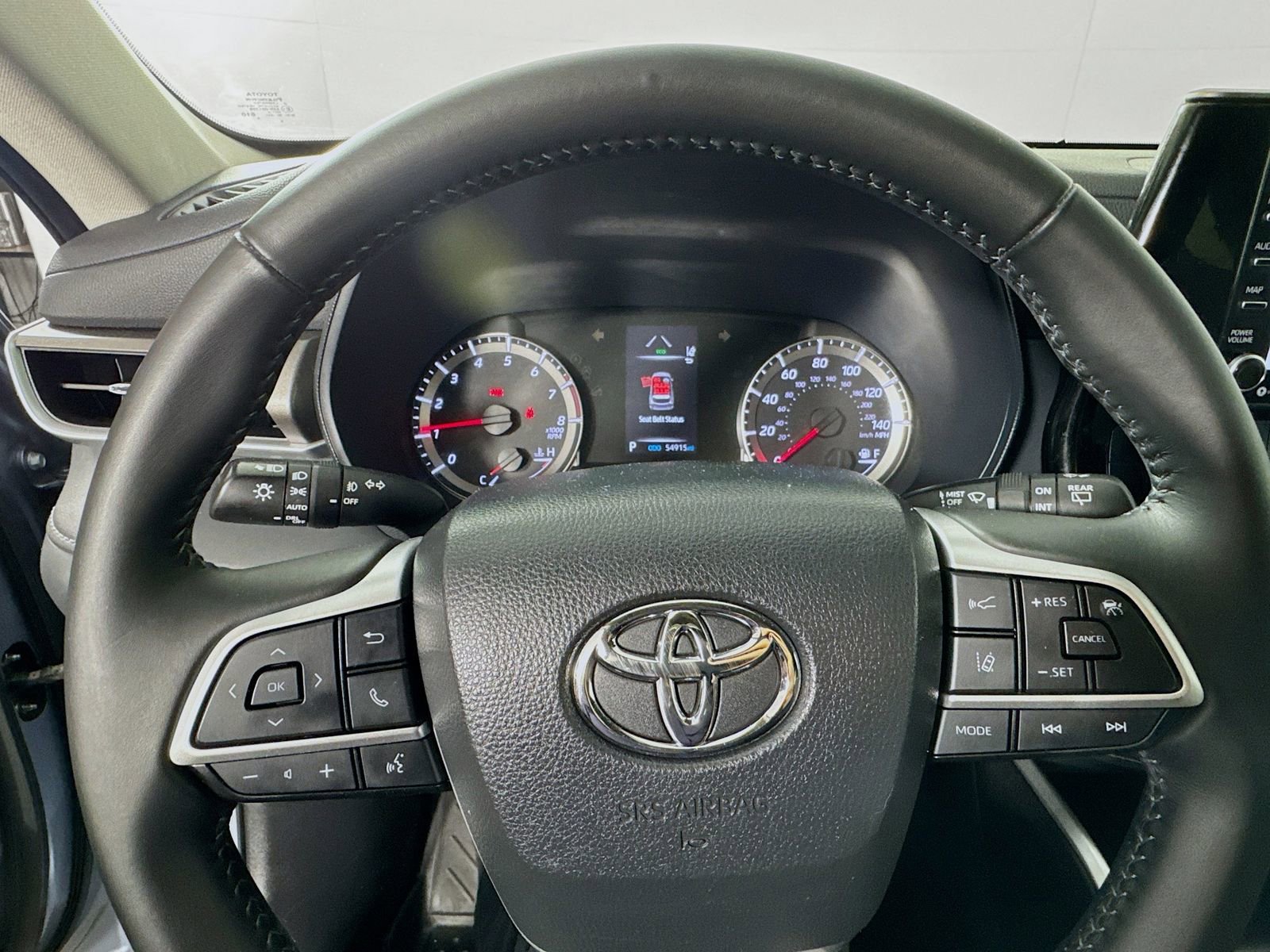Used 2022 Toyota Highlander LE AWD/4WD image 11