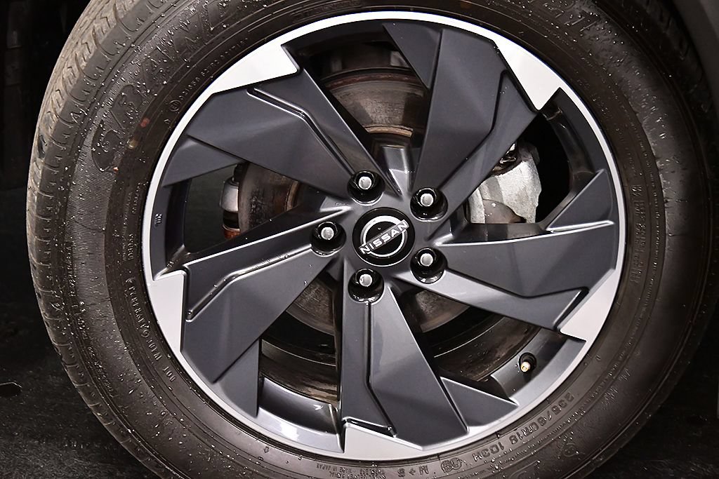 Used 2024 Nissan Rogue SV AWD/4WD image 9