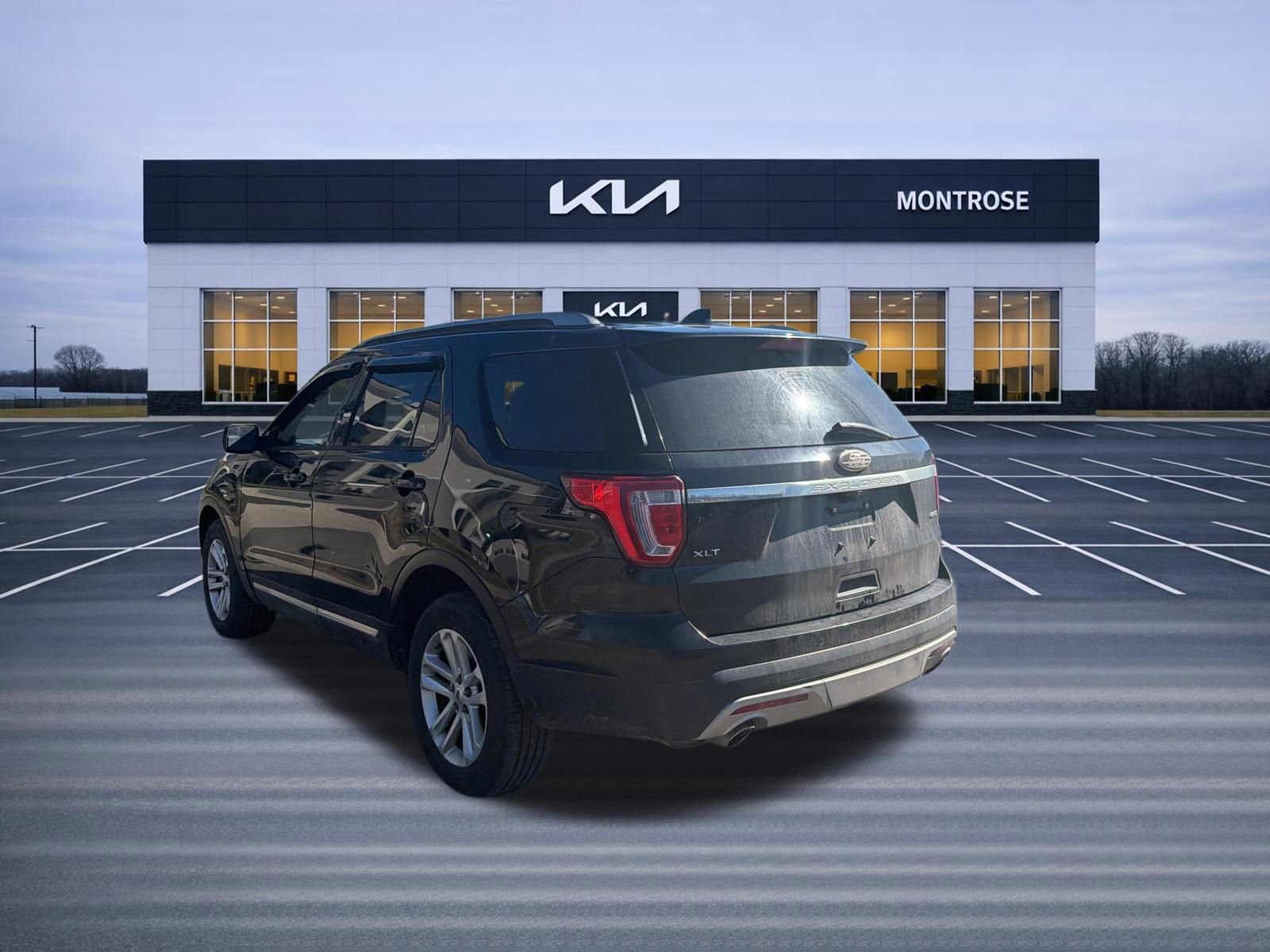 Used 2017 Ford Explorer XLT image 7