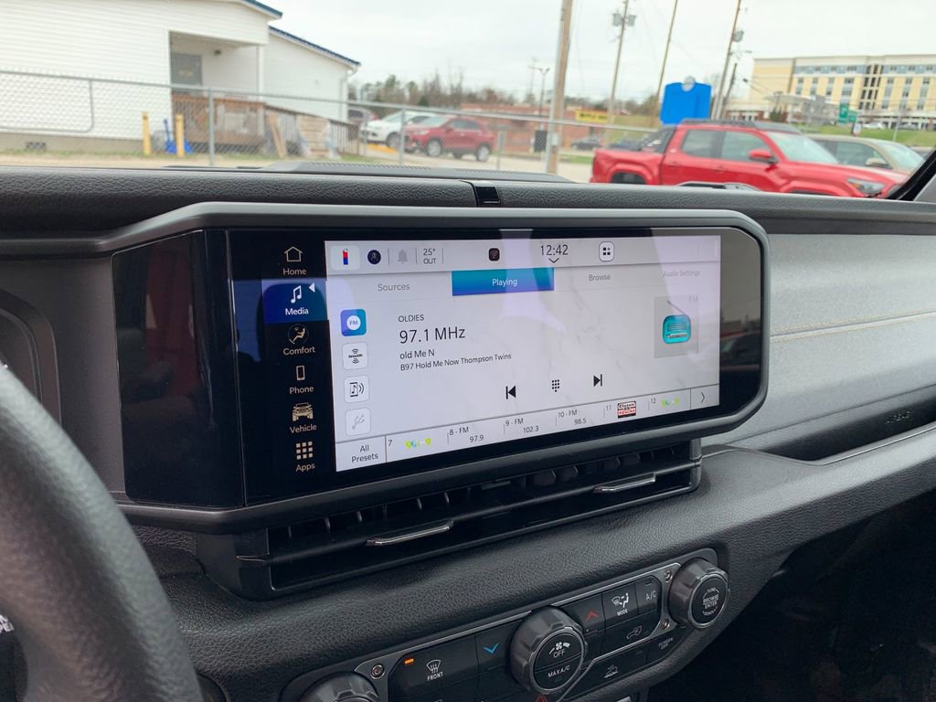 Used 2025 Jeep Gladiator Sport image 21