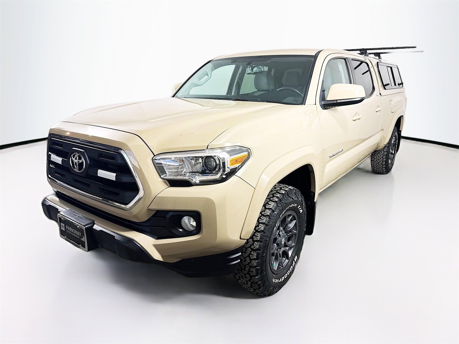 Used 2017 Toyota Tacoma SR5 w/ Tow Package image 3