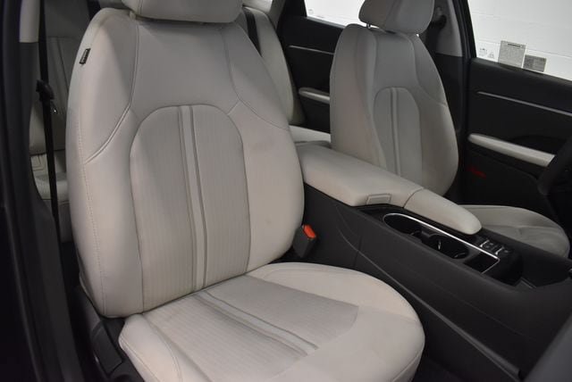 Used 2025 Hyundai Sonata SEL FWD image 6