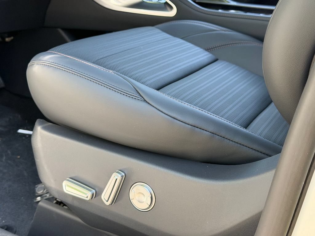 New 2026 Lincoln Nautilus Reserve w/ Jet Appearance Package AWD/4WD image 25