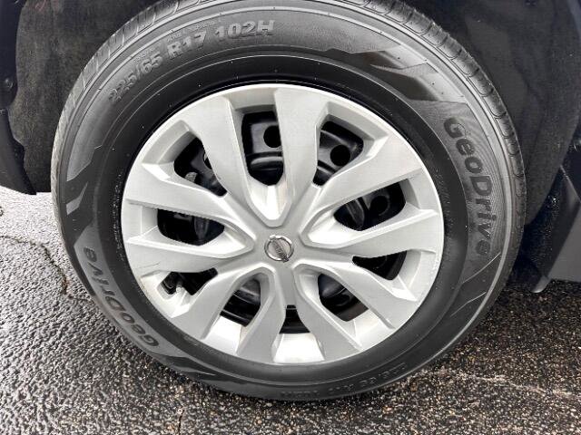 Used 2020 Nissan Rogue S image 34