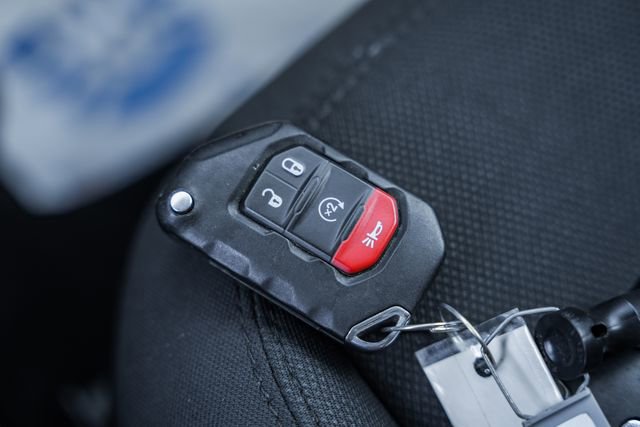 Used 2020 Jeep Gladiator Overland w/ Cold Weather Group image 40