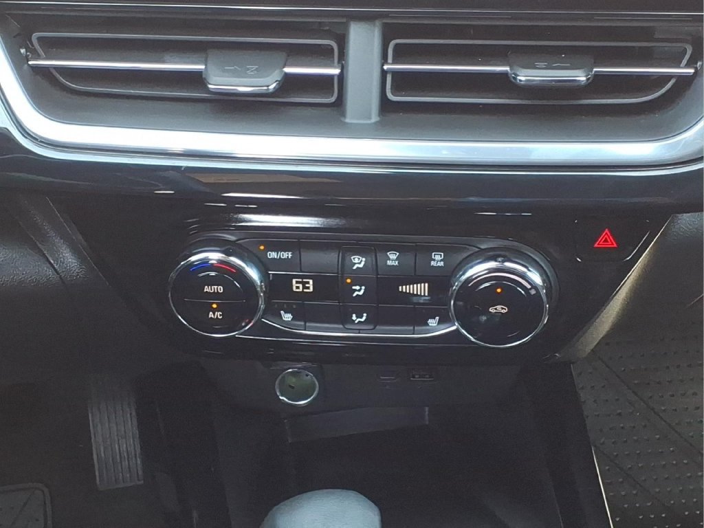 Used 2025 Chevrolet Trax RS w/ Sunroof Package FWD image 21
