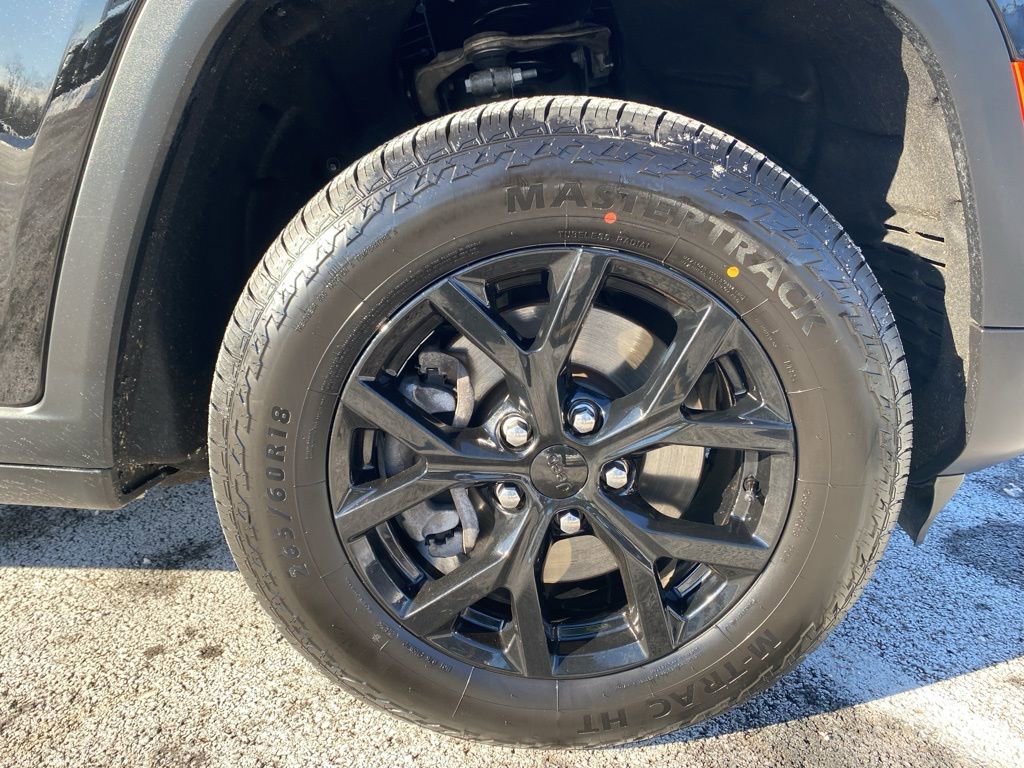 Certified 2024 Jeep Grand Cherokee L Altitude image 9