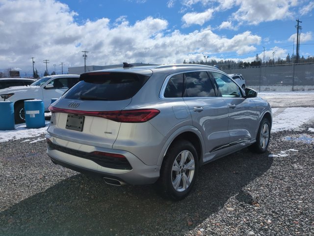 Used 2025 Audi Q5 Premium w/ Convenience Package image 5