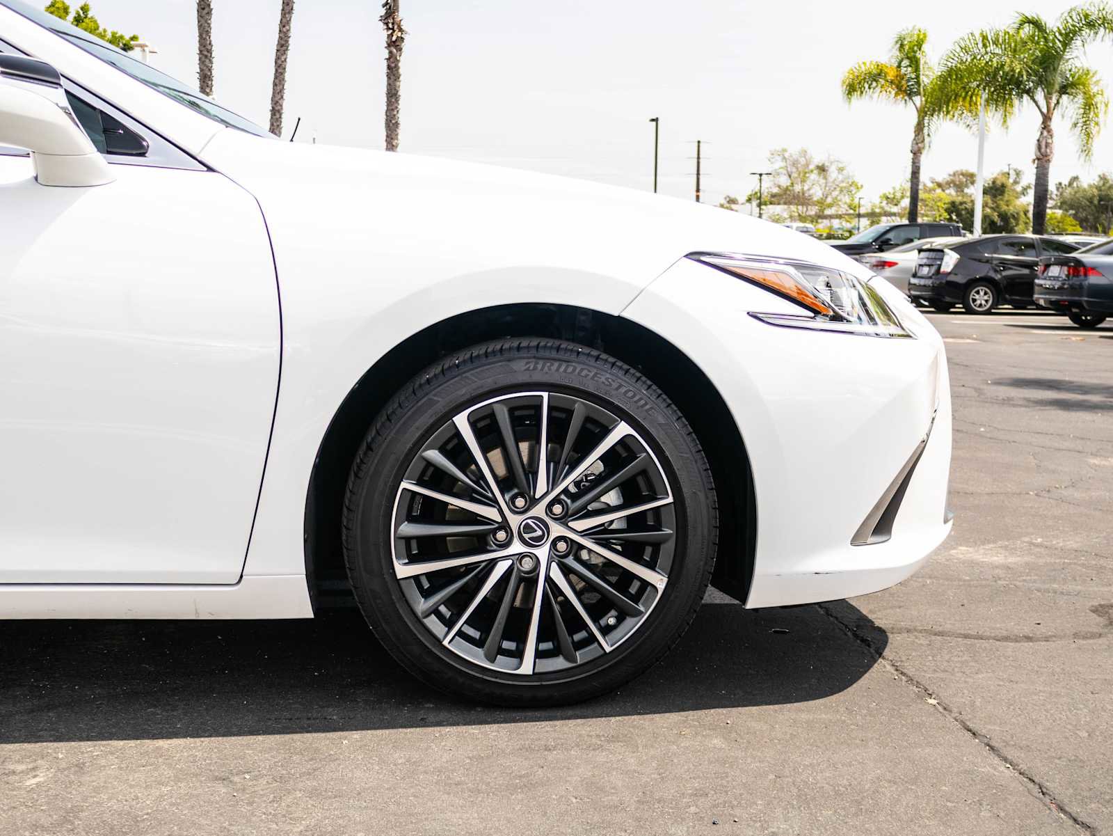 Used 2025 Lexus ES 300h w/ Premium Package image 6