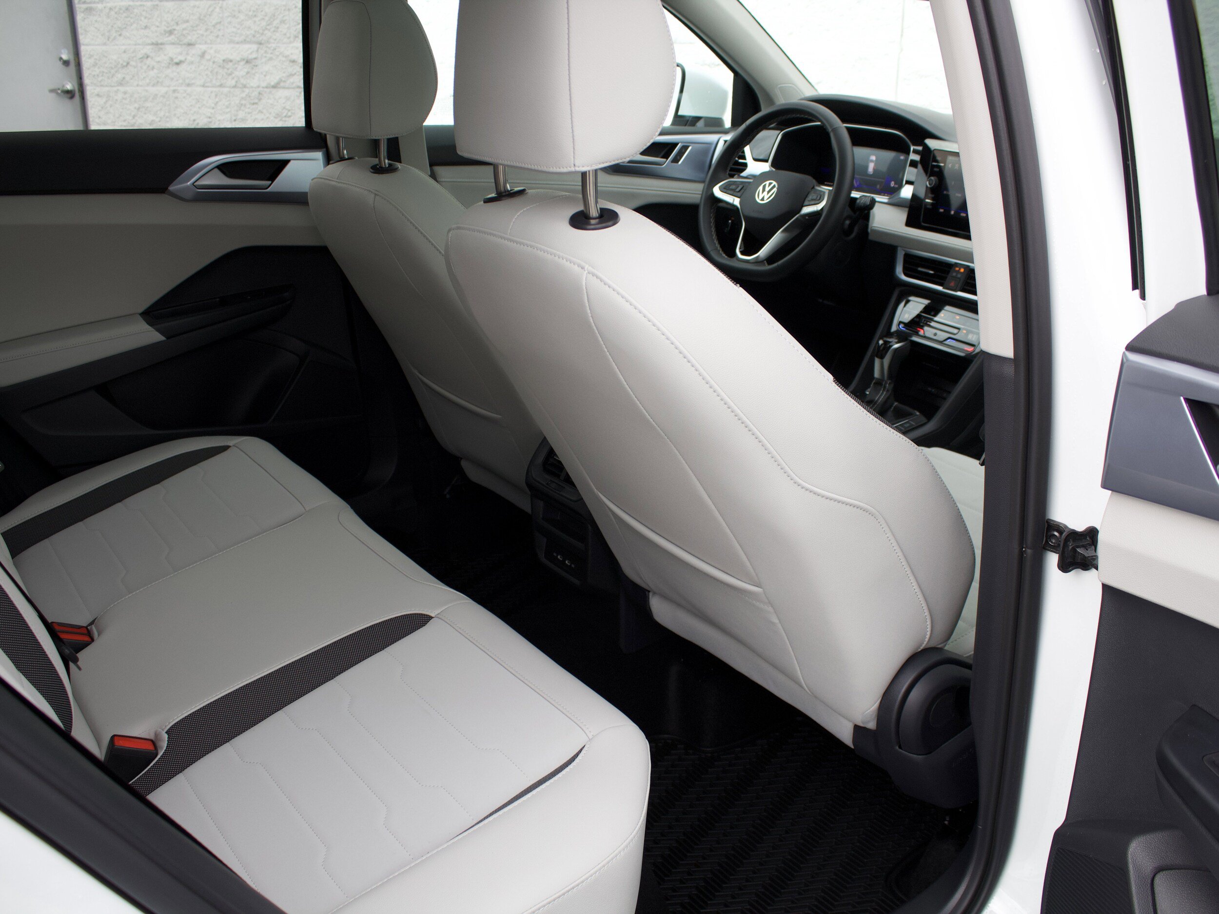 New 2026 Volkswagen Taos SE AWD/4WD image 30