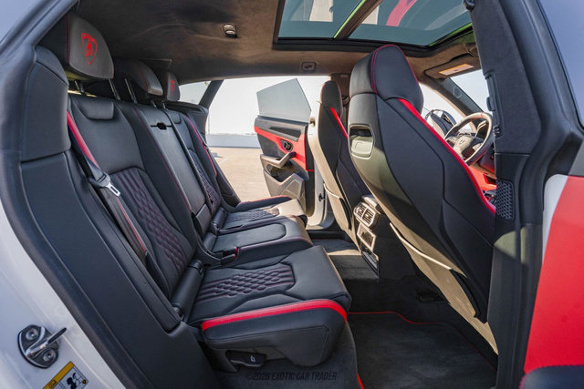 Used 2025 Lamborghini Urus SE image 33