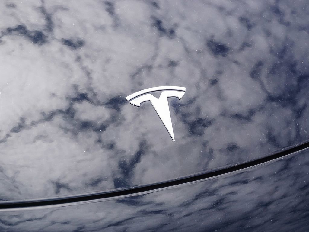 Used 2018 Tesla Model 3 Long Range RWD image 11