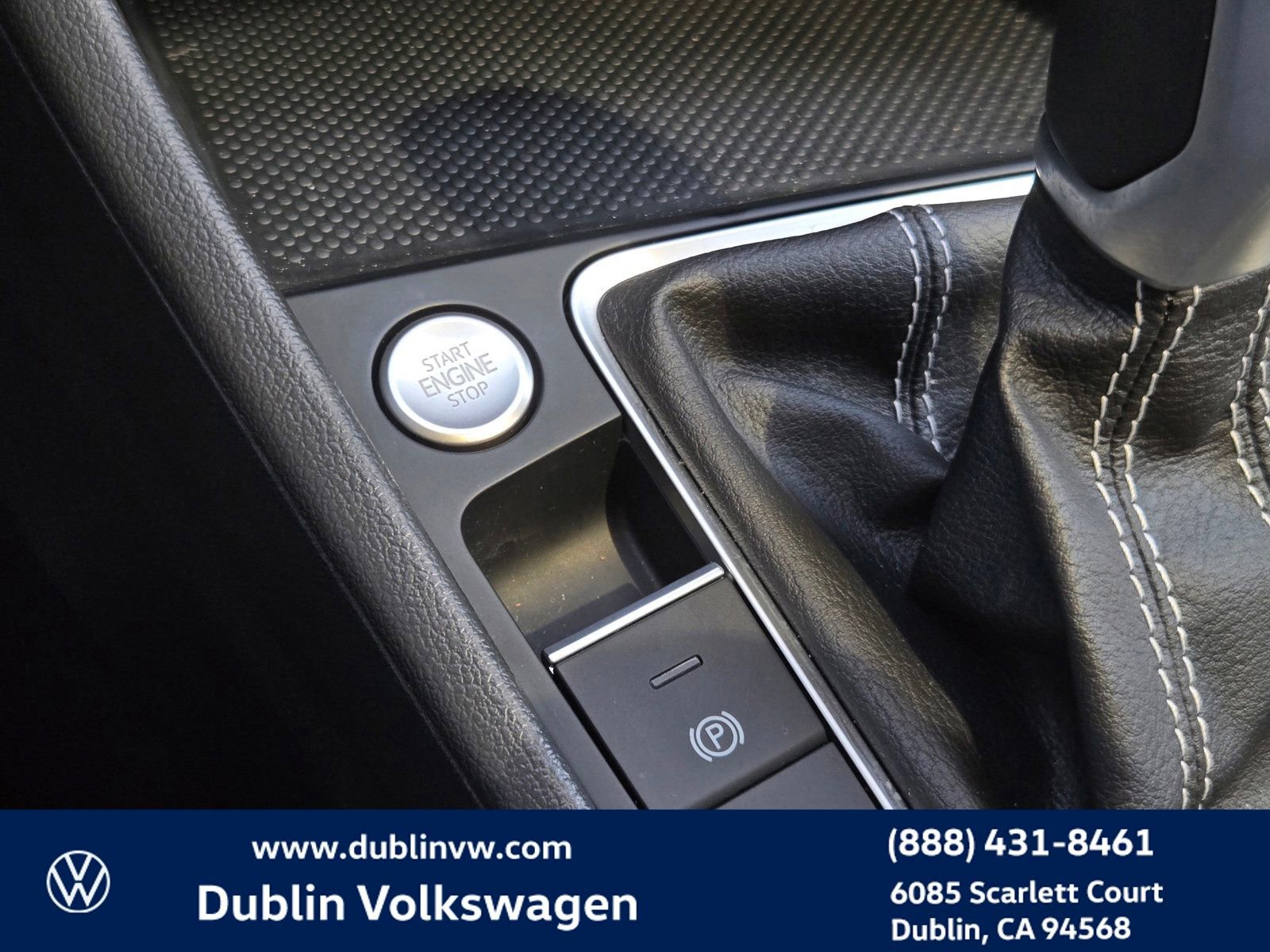 Certified 2024 Volkswagen Jetta SE w/ Panoramic Sunroof Package FWD image 18