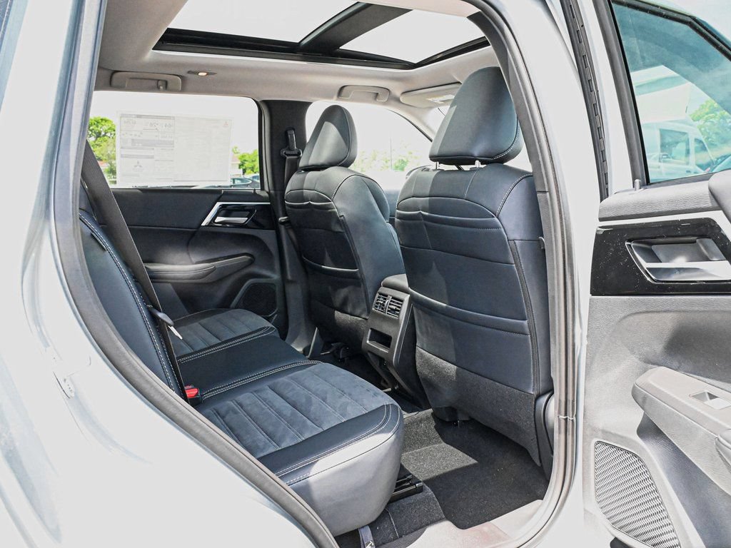 New 2024 Mitsubishi Outlander SE AWD/4WD image 38