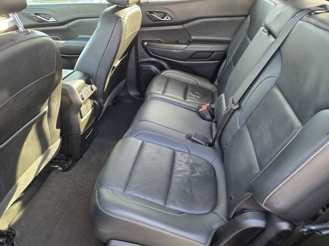 Used 2023 GMC Acadia SLT image 11