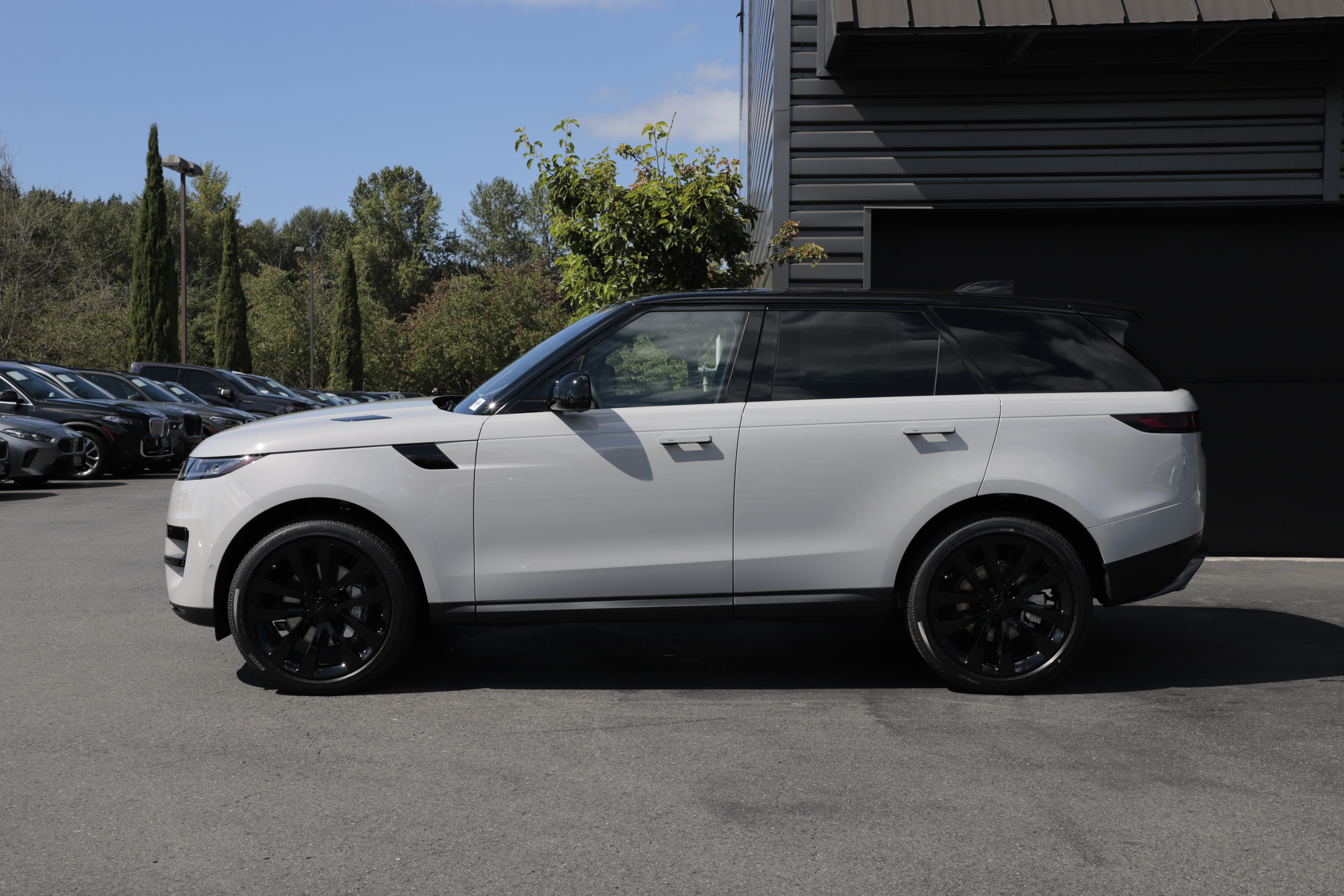 New 2026 Land Rover Range Rover Sport SE AWD/4WD image 7