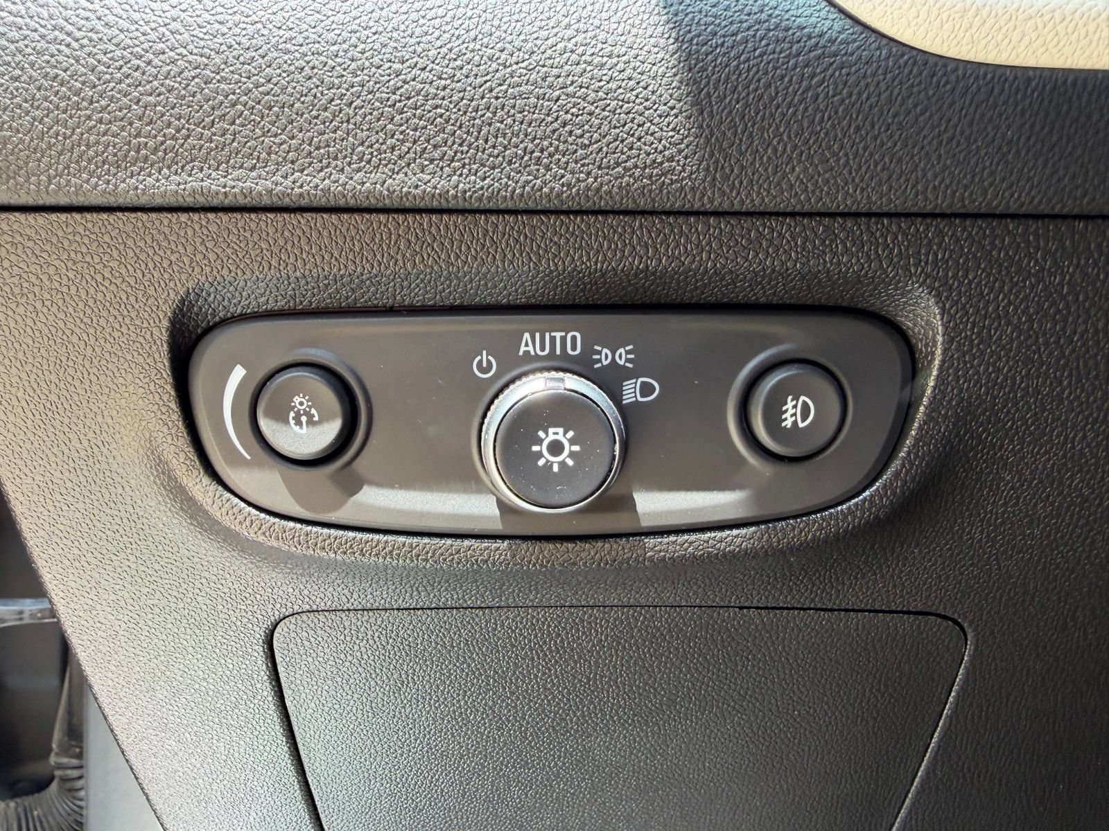 Used 2023 Buick Encore GX Preferred w/ Cold Weather Comfort Package FWD image 12