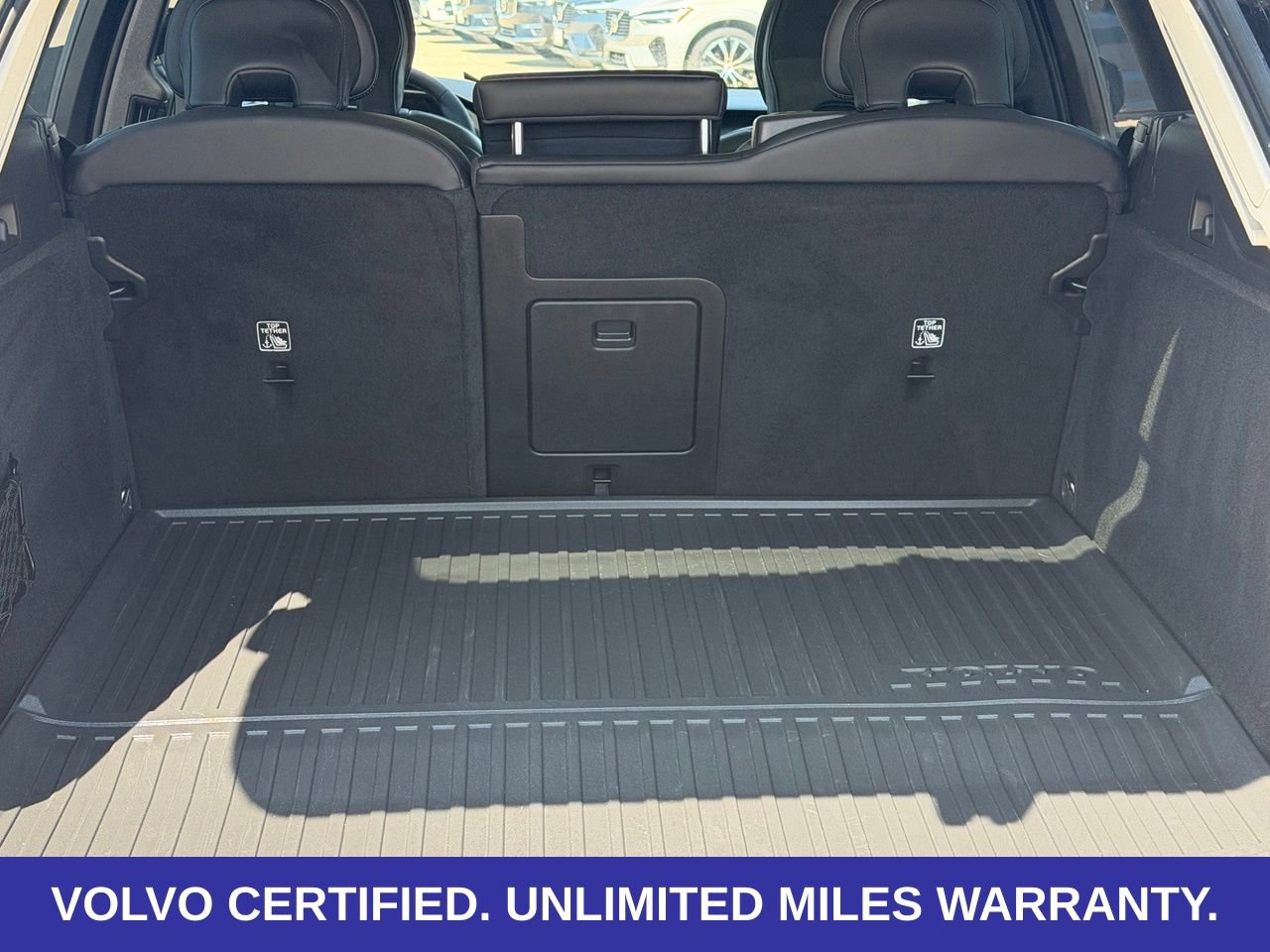 Certified 2024 Volvo XC60 T8 Ultimate w/ Protection Package Premier AWD/4WD image 38