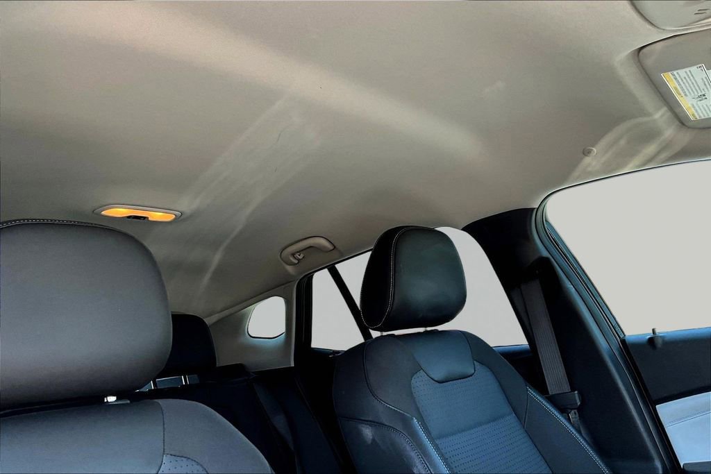 Used 2025 Chevrolet Trax LT FWD image 23