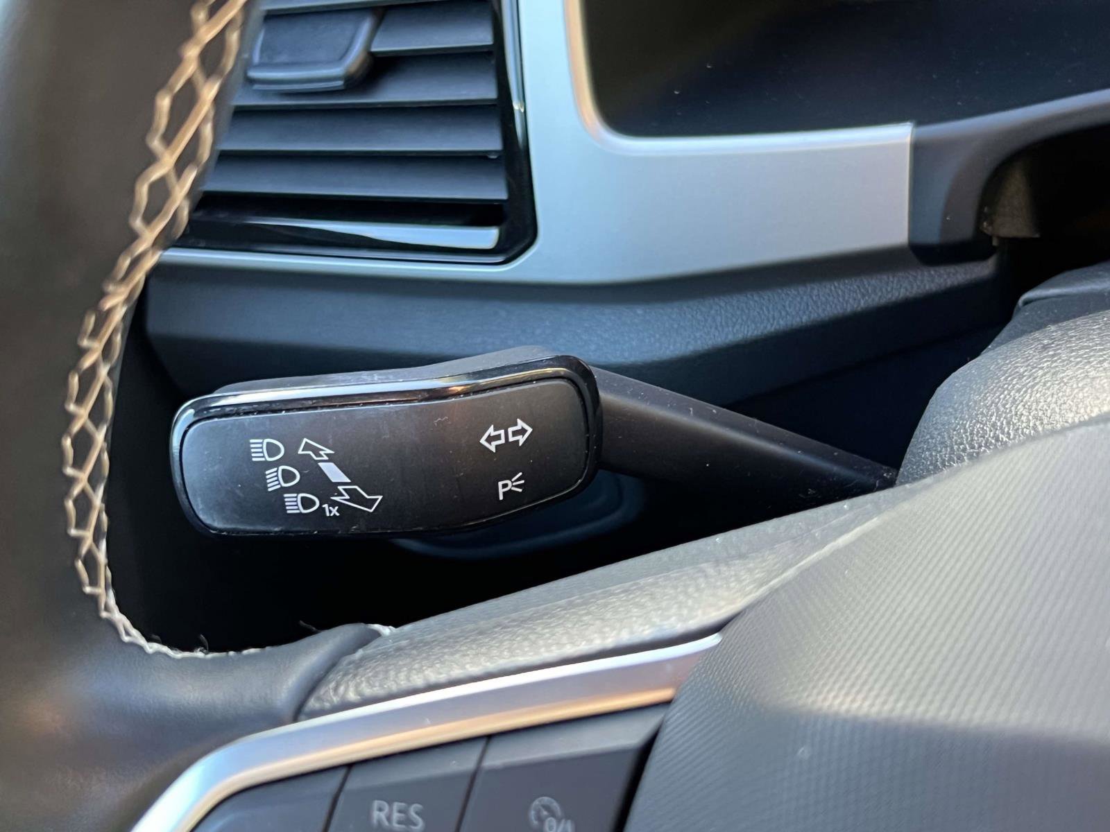 Used 2022 Volkswagen Atlas Cross Sport SE image 20