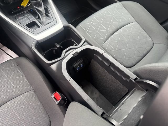 Used 2022 Toyota RAV4 XLE AWD/4WD image 25