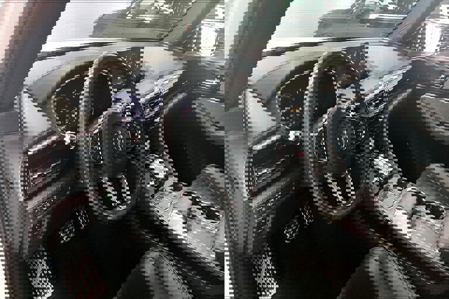 Used 2023 Acura MDX A-Spec image 2