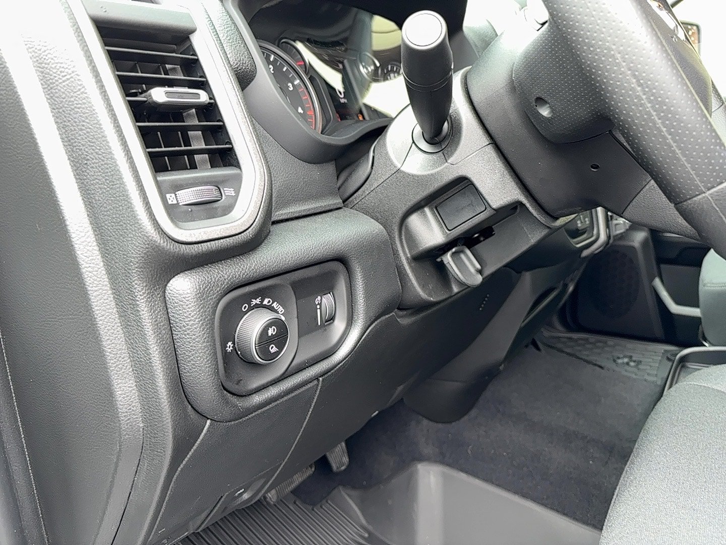 New 2026 RAM 3500 Tradesman AWD/4WD image 25