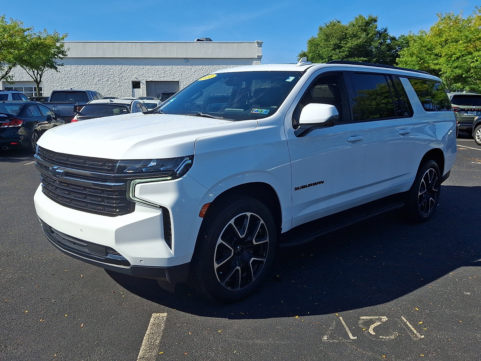 Used 2021 Chevrolet Suburban RST w/ Luxury Package AWD/4WD image 3