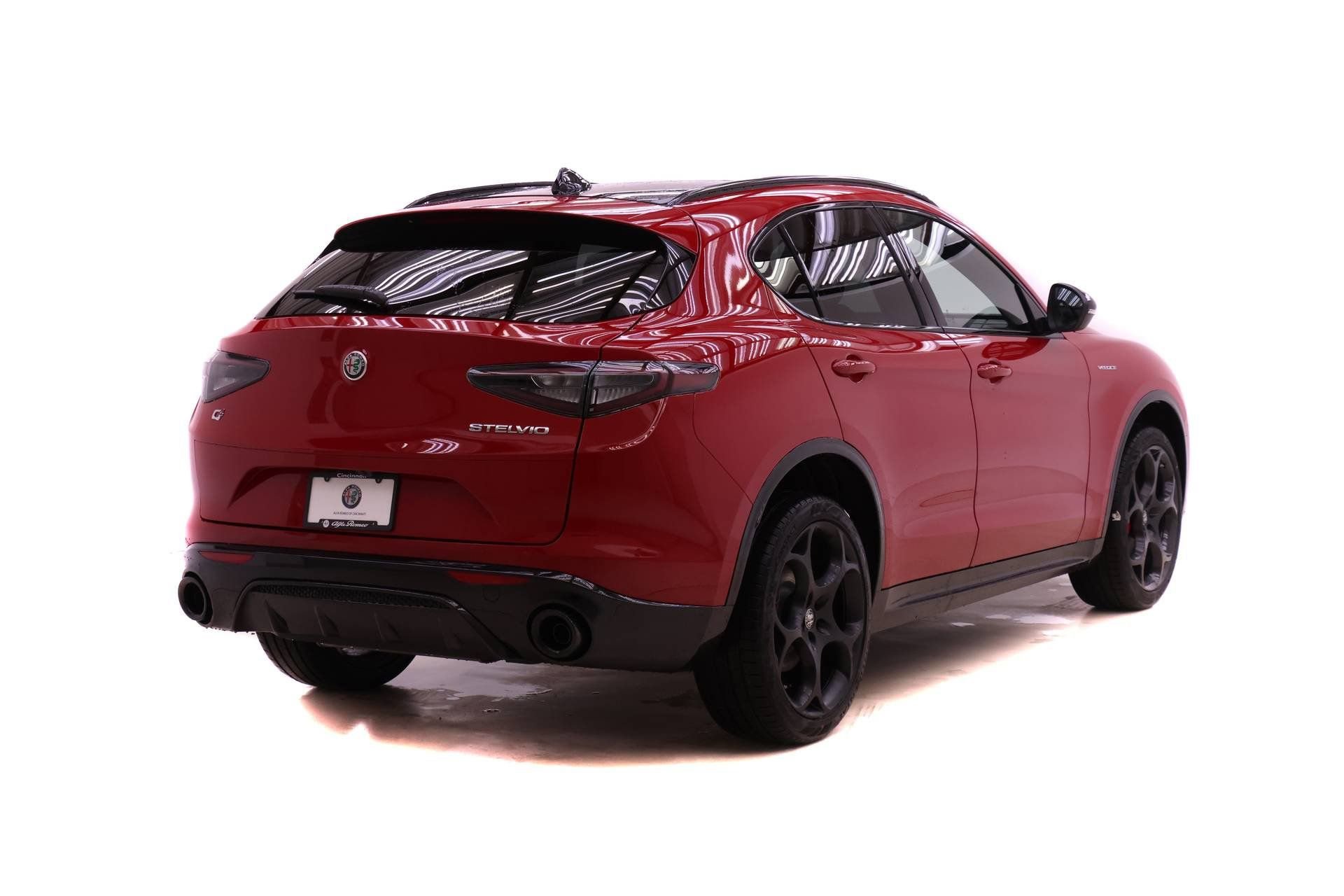 New 2026 Alfa Romeo Stelvio Sprint w/ Convenience Package image 4