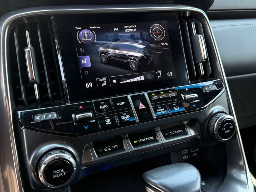 Used 2023 Lexus LX 600 4WD w/ Interior Upgrade Package image 19